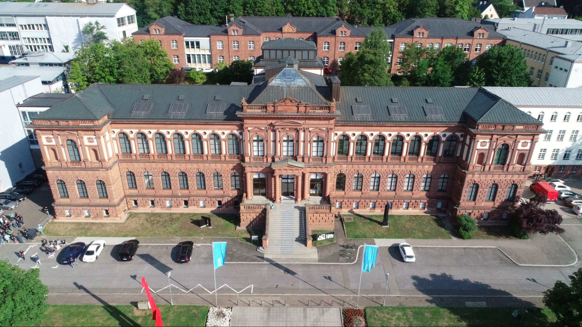 Luftaufnahme des Museums Pfalzgalerie Kaiserslautern mit historischem Backsteingebäude